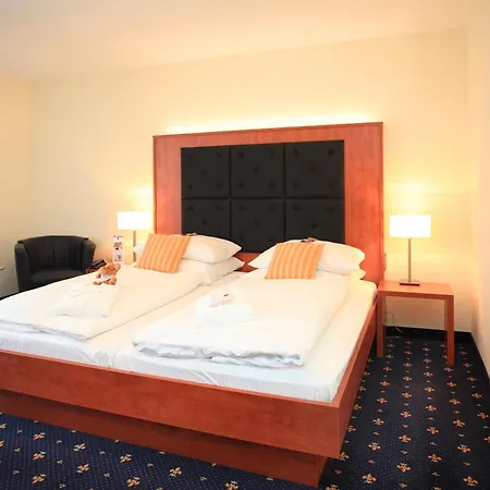 Western Steinsgarten Hotell 4*